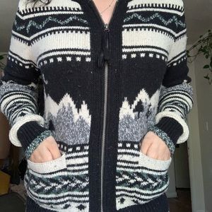 AMERICAN EAGLE OUTFITTERS UNISEX SWEATER